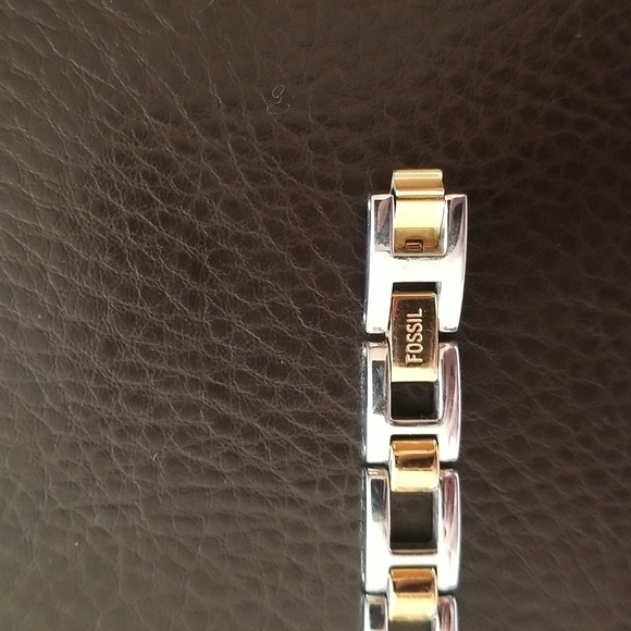 Women's Fossil two tone wrist watch - Picture 4 of 8